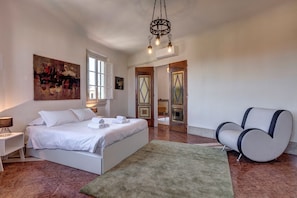 4 habitaciones, tabla de planchar con plancha y wifi gratis 