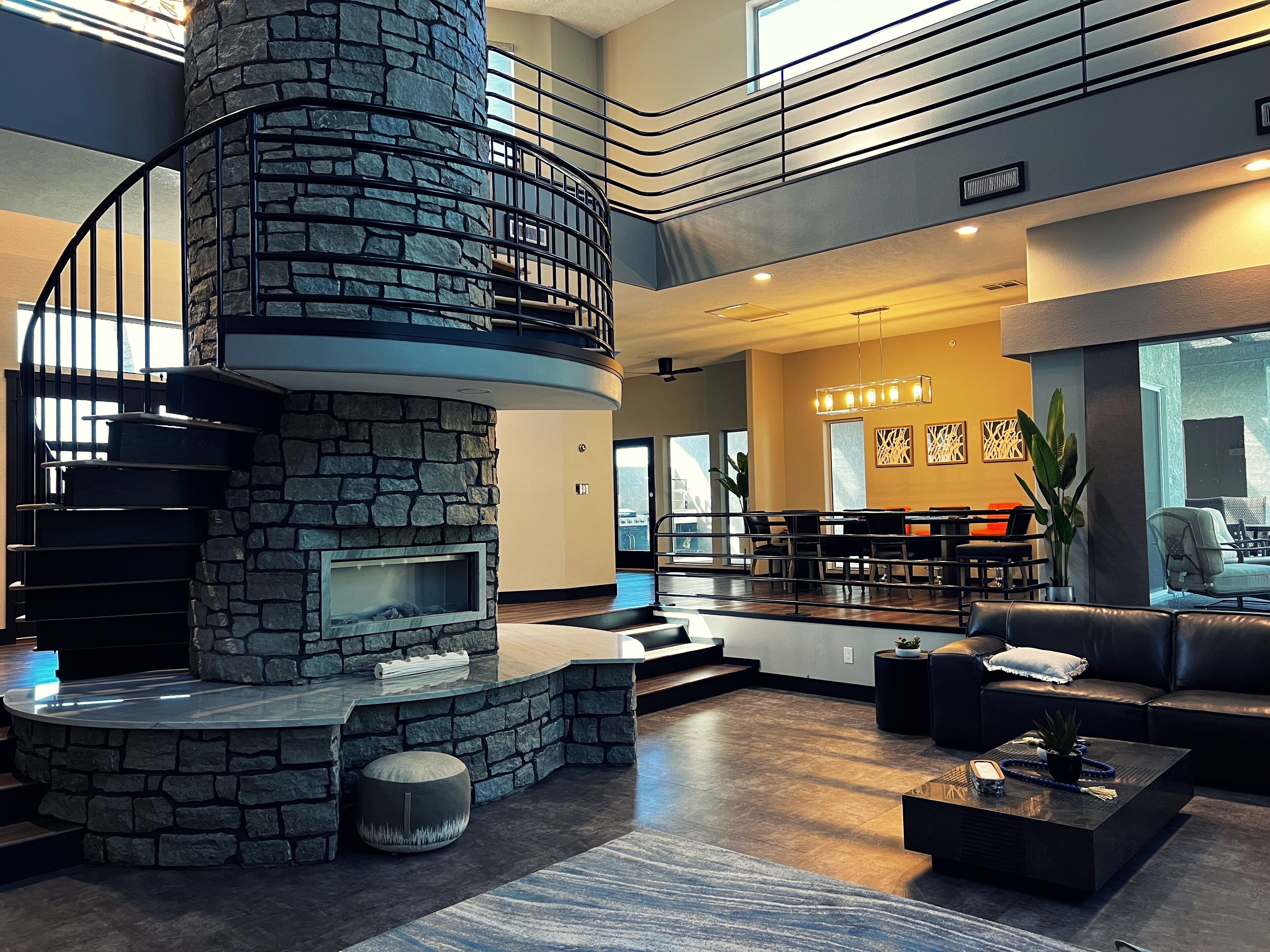 المنشأة من الداخل