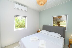2 Schlafzimmer, Schreibtisch, Bügeleisen/Bügelbrett, Reisekinderbett