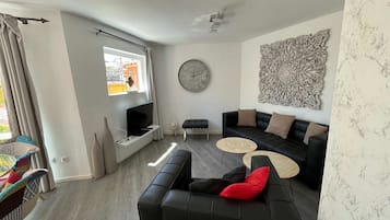 Comfort Apartment, Sea Facing | 1 bedroom, in-room safe, individually decorated, individually furnished