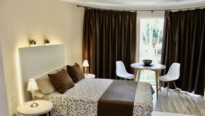 Apartemen Standar, pemandangan pantai | 1 kamar tidur, brankas, Wi-Fi gratis, dan didekorasi berbeda-beda