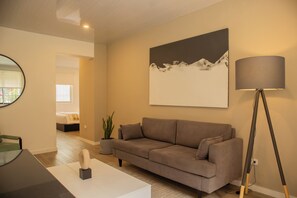 Apartment | Living area | Flat-screen TV