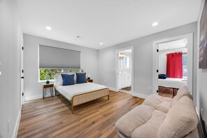 4 bedrooms, desk, WiFi, bed sheets