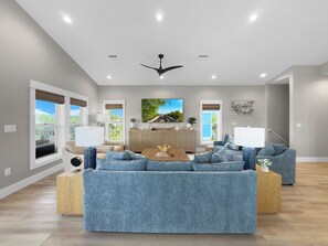 Smart-TV, peis, bordtennis og bøker