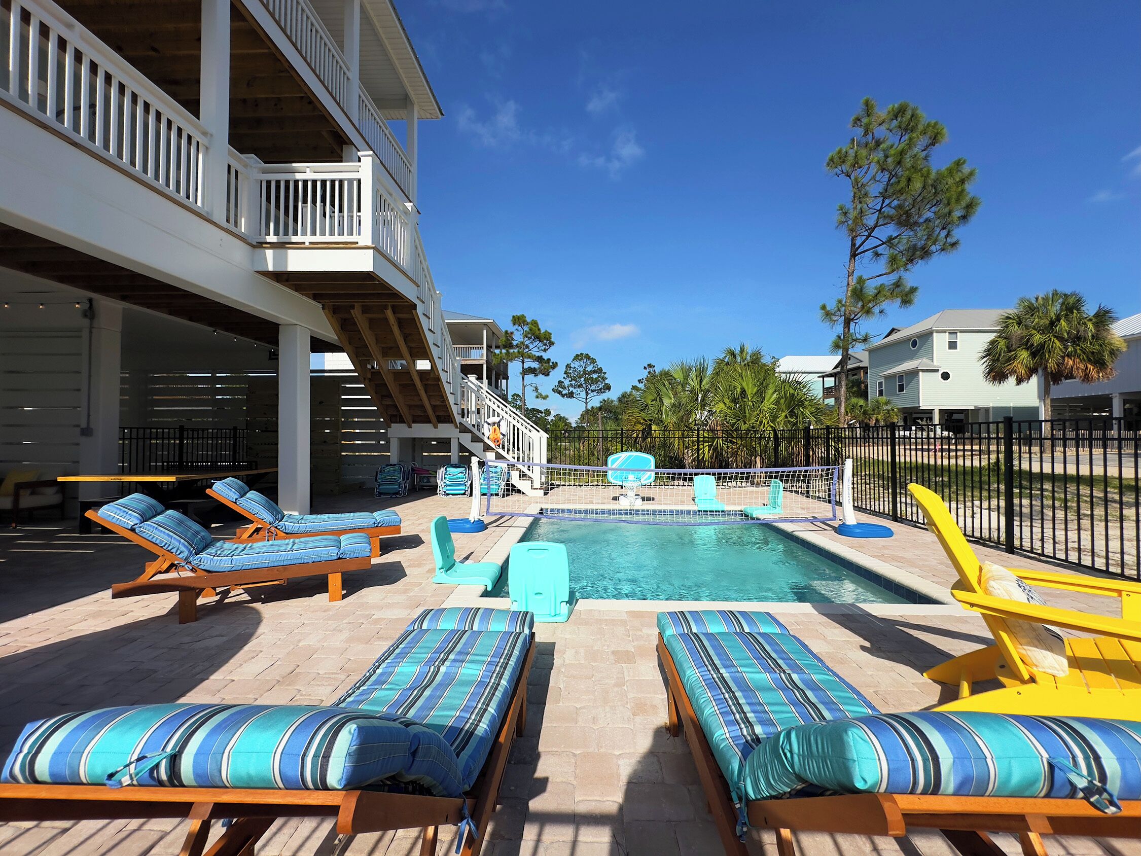 Utendørsbasseng og et oppvarmet basseng