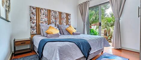 5 Schlafzimmer, Schreibtisch, Bügeleisen/Bügelbrett, Reisekinderbett