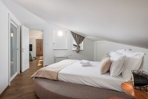 5 slaapkamers, een strijkplank/strijkijzer, wifi, beddengoed