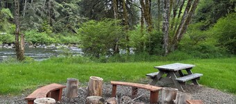 A Cozy 2-bedroom cabin with awesome private Sol Duc River's waterfront