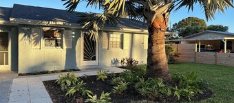 Dogs Welcome-Close to Beach-Fenced Yard