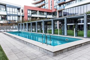 Pool - City Edge. Walk to MCG, River & Bars (Cremorne)