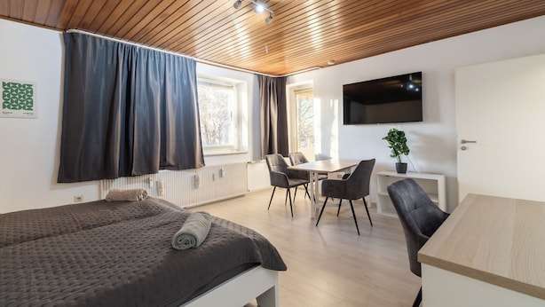 4 bedrooms, iron/ironing board, WiFi, bed sheets - Bright, central 4-room apartment in Braunschweig (Braunschweig)