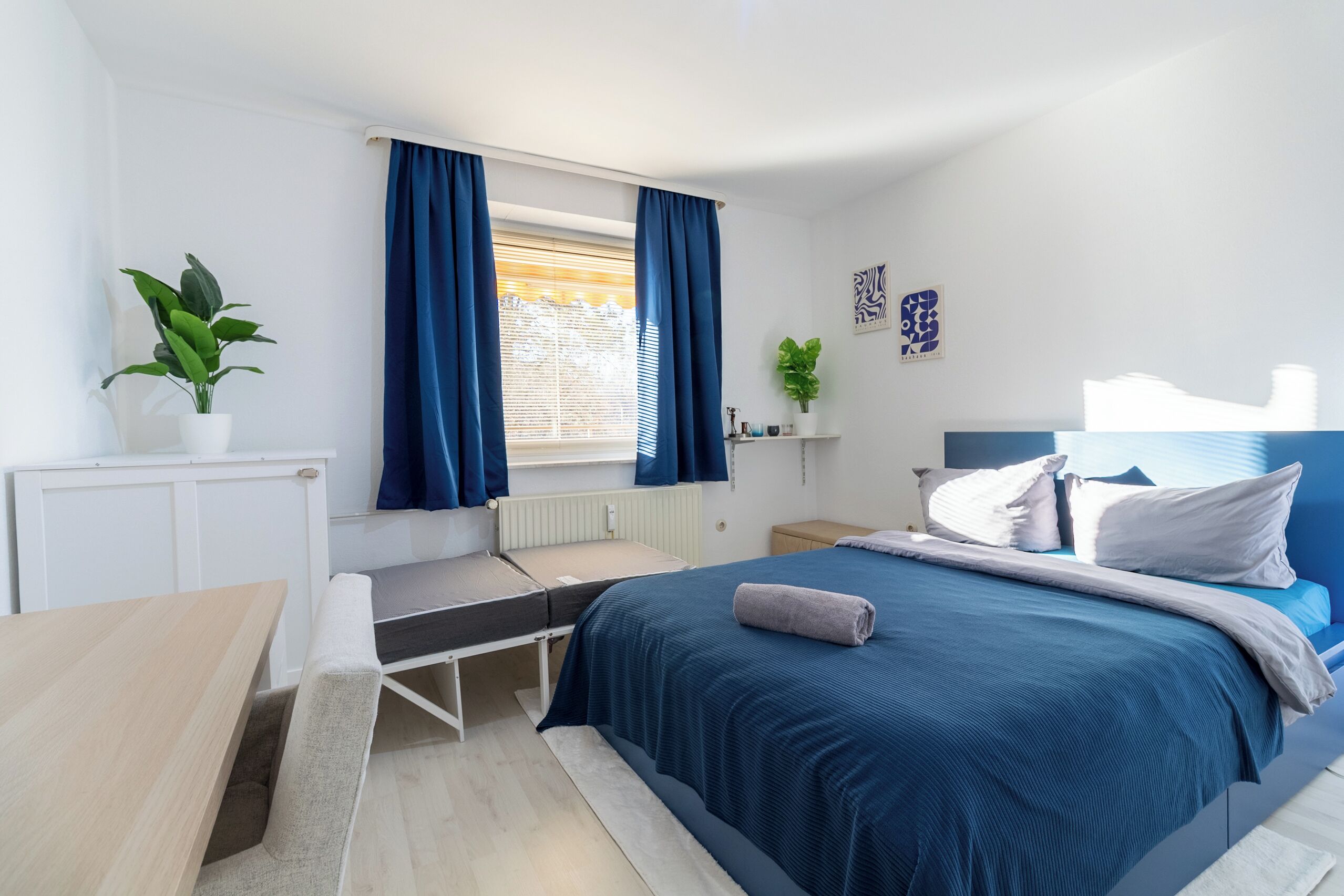 4 bedrooms, iron/ironing board, WiFi, bed sheets