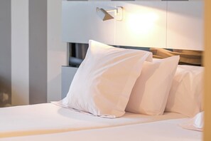 Phòng đôi Superior, quang cảnh vườn | Nệm có lớp đệm bông, bàn, khu vực làm việc phù hợp cho laptop 