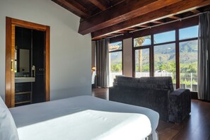 Superior Suite | Pillowtop beds, desk, laptop workspace, soundproofing