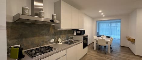 Micro-ondas, fogão, cooktop, lava-louças