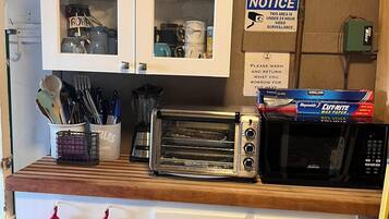 Fridge, microwave, coffee/tea maker, toaster