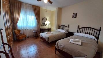4 slaapkamers, een strijkplank/strijkijzer, wifi, beddengoed