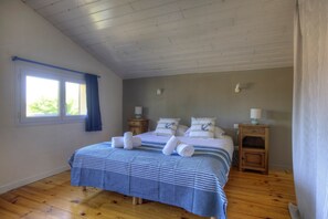 3 bedrooms, iron/ironing board, free WiFi, bed sheets - Les Coquelicots du Bassin - avec piscine privée (Gujan-Mestras)