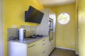 Fridge, microwave, oven, dishwasher - Les Coquelicots du Bassin - avec piscine privée (Gujan-Mestras)