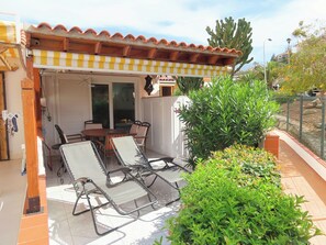 Apartamento | Restaurante al aire libre