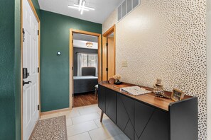Lobby - Cozy Wooded Retreat-1 mile from Silver Dollar City! (Reeds Spring, Mo)