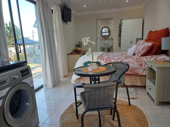 1 bedroom, desk, free WiFi, bed sheets