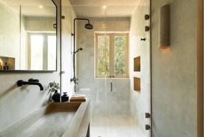Shower, hair dryer, bidet, towels - PAR en PAR (santa teresa)