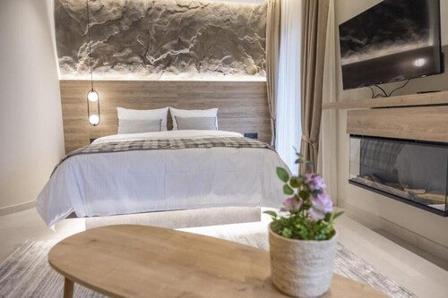 Polyzos Luxury Suites Meteora #7 - Adults Friendly