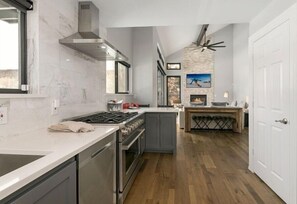 ميكروويف، فرن، موقد طهي مسطح، غسالة أطباق