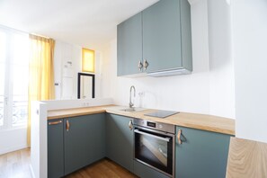 Kühlschrank, Mikrowelle, Ofen, Geschirrspüler