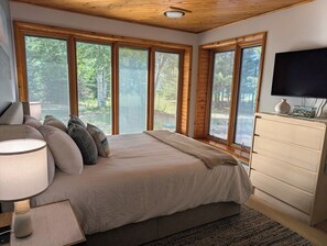 3 bedrooms, desk, iron/ironing board, free WiFi