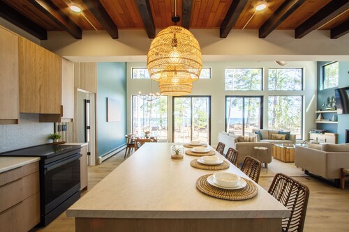 Lake Superior & River Luxury Home-1,000 ft of Beachfront