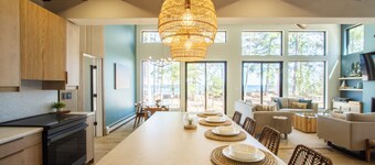 Lake Superior & River Luxury Home-1,000 ft of Beachfront