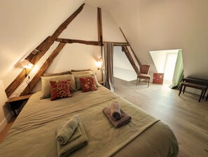 2 makuuhuonetta, silitysrauta/-lauta, vauvan matkasänky, Wi-Fi