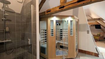 2 soverom, strykejern/-brett, reiseseng for barn og wi-fi