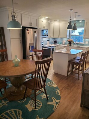 Private kitchen - Beautiful Seaside Getaway with 2-bedrooms,  WiFi, Cable and AC in  Ormond Beach! (Ormond Beach)