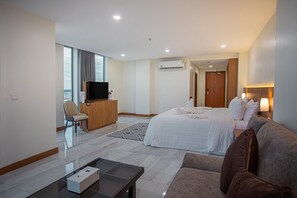 Deluxe Double or Twin Room, Balcony, City View | Premium bedding, in-room safe, laptop workspace, free WiFi - Nalada Hotel (Ou Chrov)