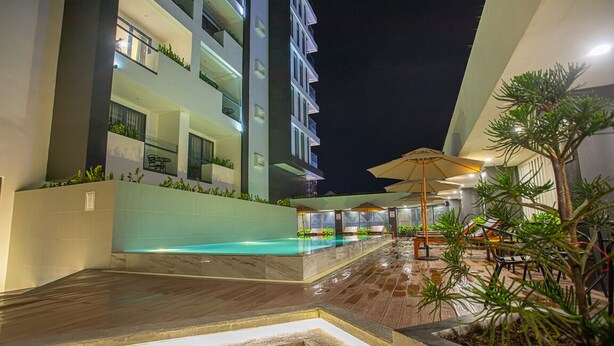 Outdoor pool - Nalada Hotel (Ou Chrov)