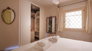 3 chambres, fer et planche à repasser, draps fournis