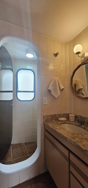 Hair dryer, bidet, towels, soap - Pitangueiras Mar Azul 🌊🌴 your cozy beachfront in Guarujá. (Barra Funda Guarujá)