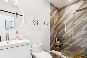 Hårføner og håndklær