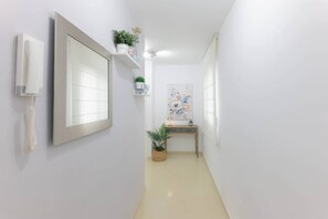 Interior - Comeback Don´t Worry Be Happy (Salobreña)