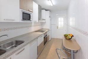 Fridge, microwave, oven, stovetop - Comeback Don´t Worry Be Happy (Salobreña)