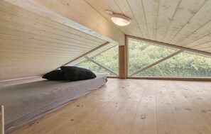3 bedrooms, travel cot, free WiFi