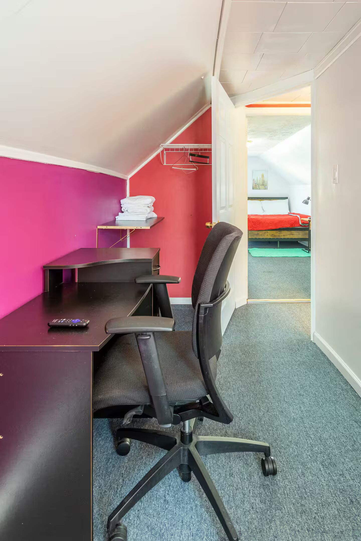 2 chambres, fer et planche à repasser, Wi-Fi, draps fournis