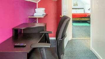 2 chambres, fer et planche à repasser, Wi-Fi, draps fournis