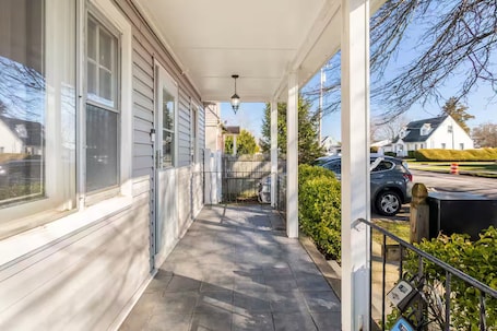 Property grounds. 2 Pvt bed Rms/1bathroom no kitchen attic