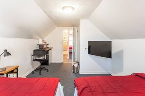 2 bedrooms, iron/ironing board, WiFi, bed sheets - 2 Pvt bed Rms/1bathroom no kitchen attic (Uniondale)