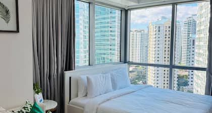 Rare King Bed corner unit with City View