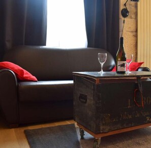 Leilighet – deluxe | Oppholdsområde | TV